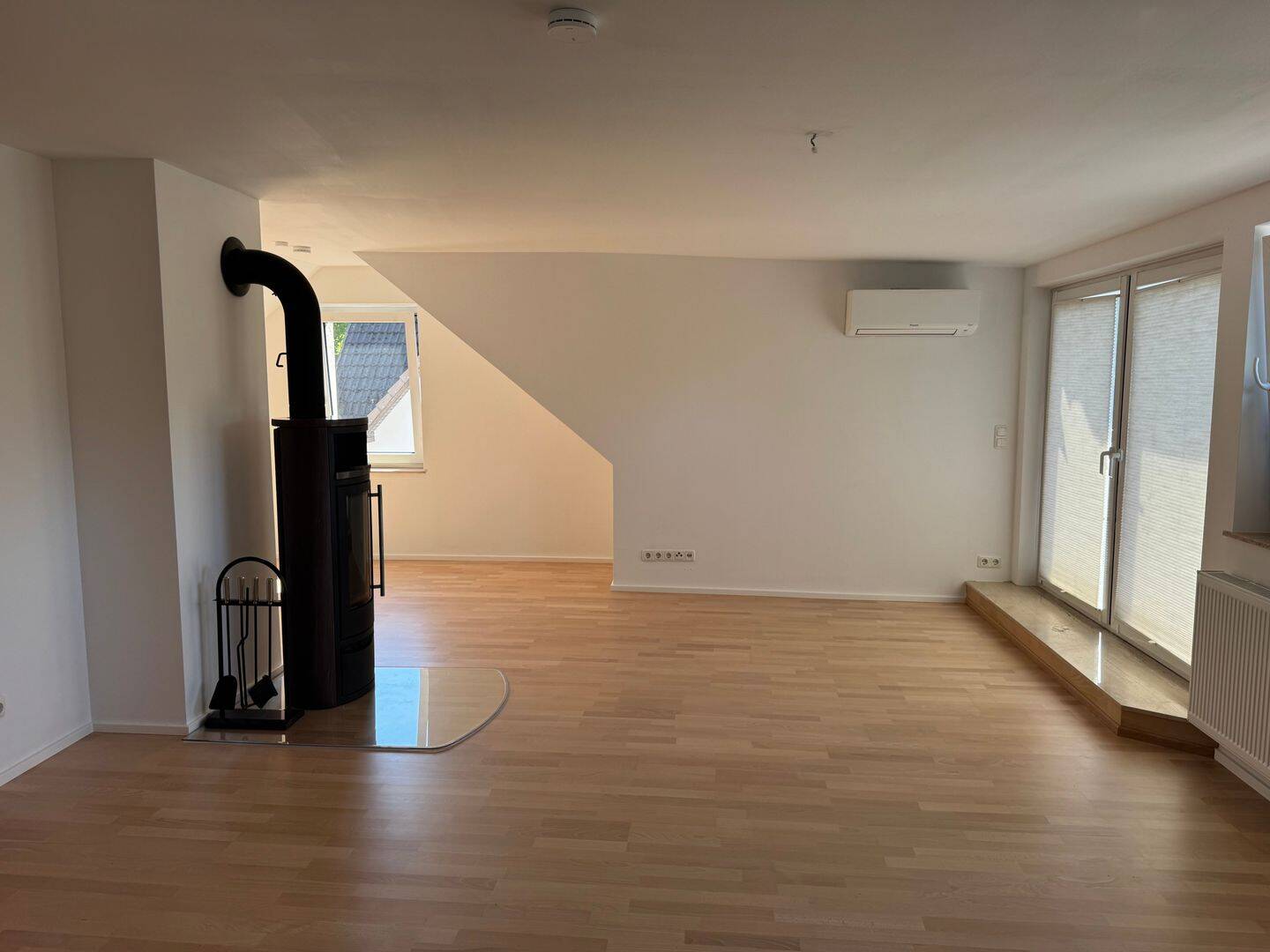 Dachgeschosswohnung mit Terrasse fussläufig zum Dorf Saarn ab sofort, 45481 Mülheim an der Ruhr (Broich Saarn Saarn/Mintard Saarn/Selbeck)