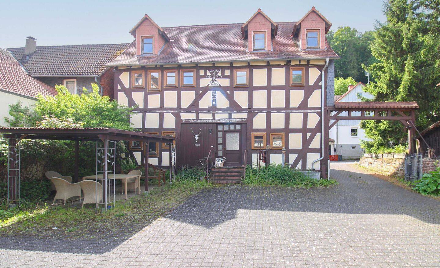 Vielseitiges Fachwerkhaus mit Charakter in Wetter-Amönau – Wohnen und Vermieten unter einem Dach, 35083 Wetter (Hessen)
