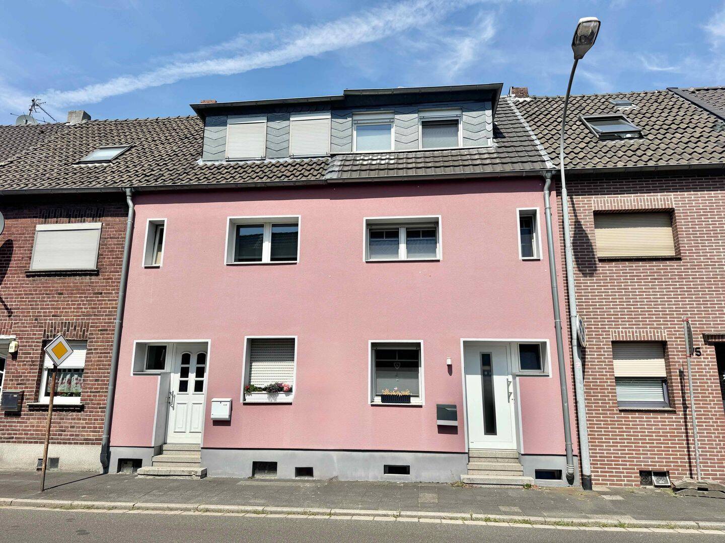 Wohnen mit Charme: Modernisiertes Reihenmittelhaus mit überdachter Terrasse und Garten, 47918 Tönisvorst