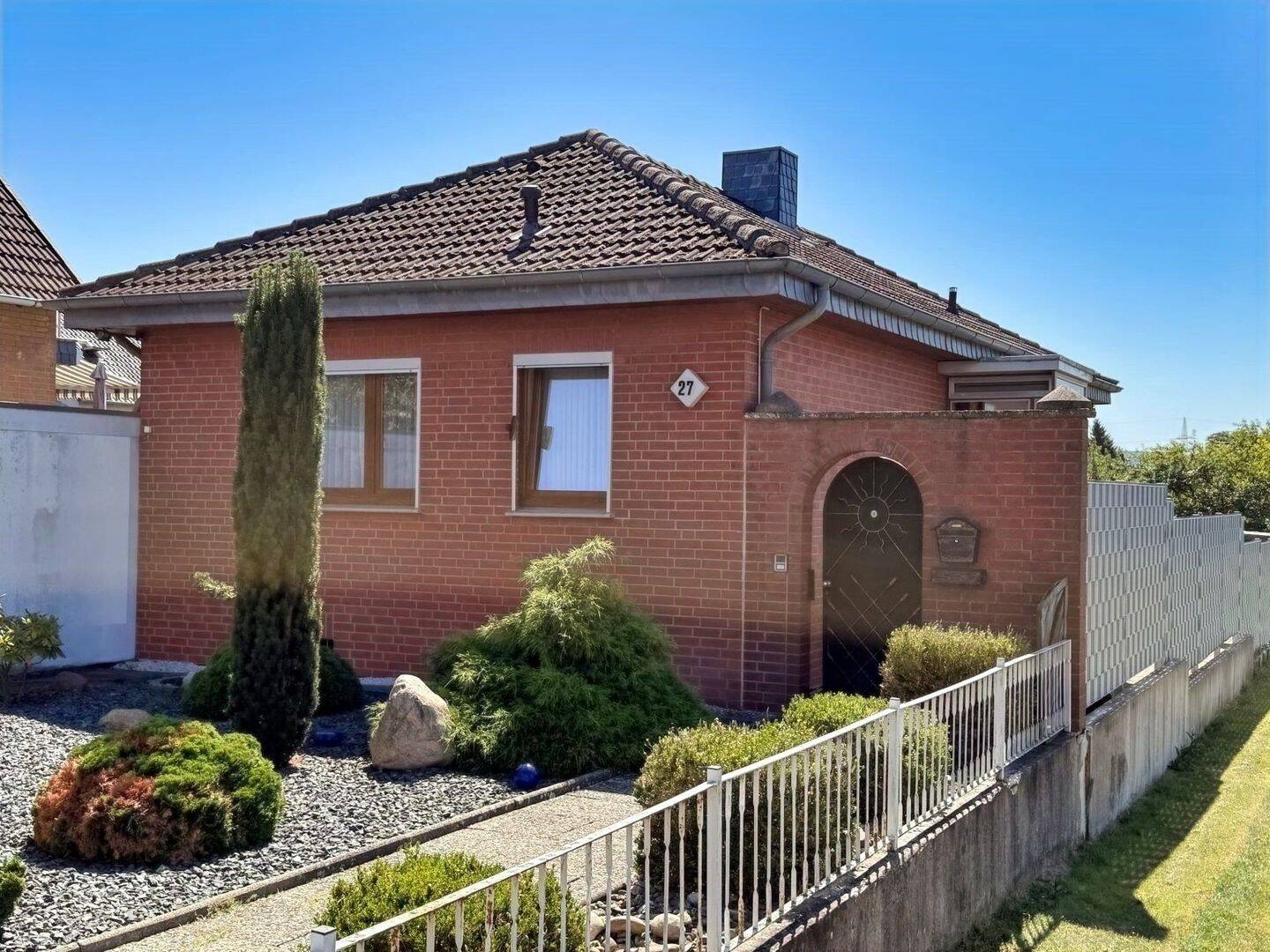 Hi-Bavenstedt: Bungalow mit Zusatzräumen im Untergeschoss, 31135 Hildesheim