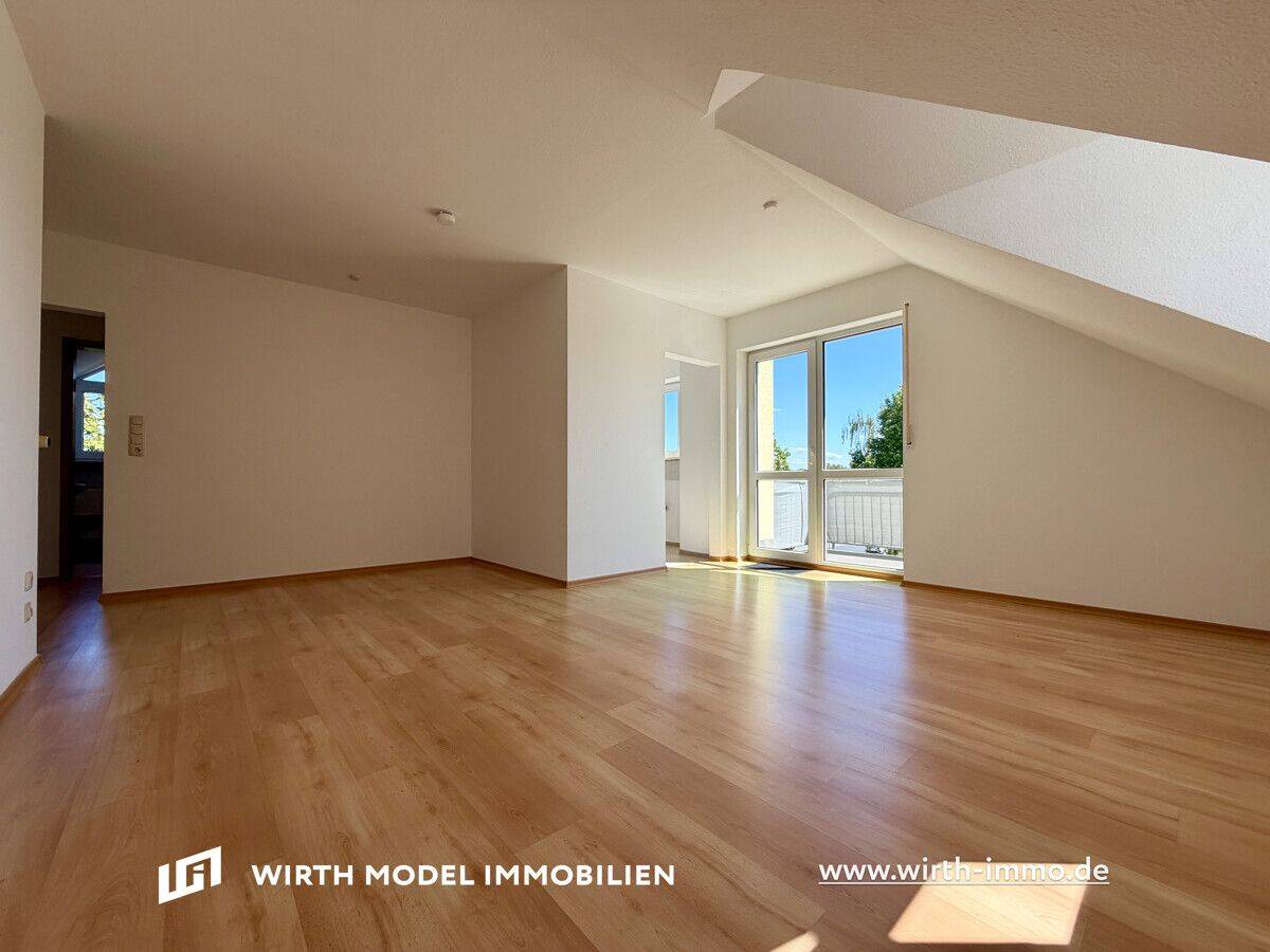 Gemütliche 3-Zimmer-Dachgeschosswohnung mit Balkon und Carport-Stellplatz | Schweinfurt-Hainig, 97424 Schweinfurt