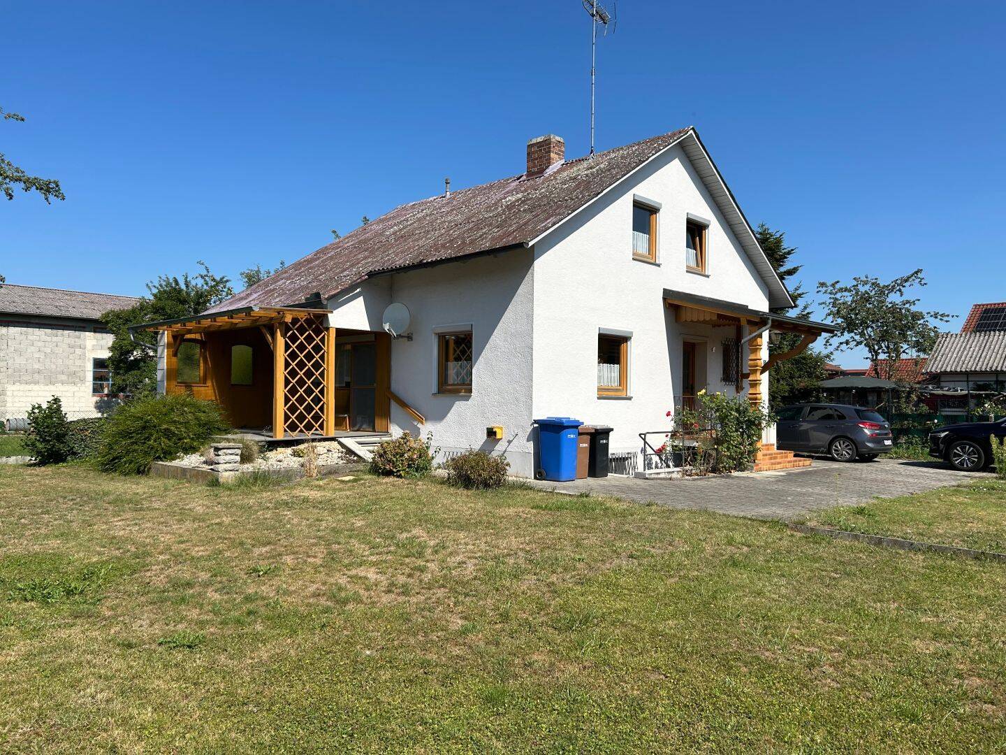 Osterhofen – Einfamilienhaus auf großem Grundstück in ruhiger Sackgassenlage, 94486 Osterhofen