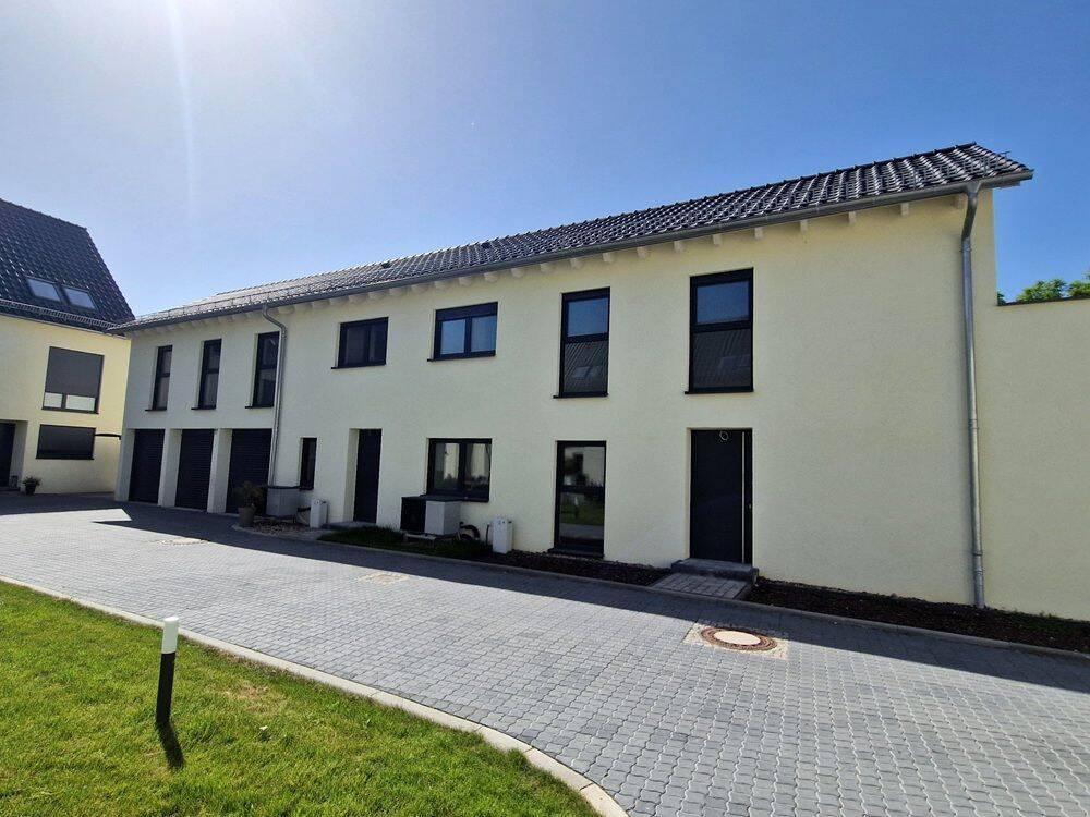 Einzigartig! Wunderschöne 4-Zimmer-Wohnung mit Dachterrasse zu vermieten!, 4288 Leipzig (Holzhausen Liebertwolkwitz)