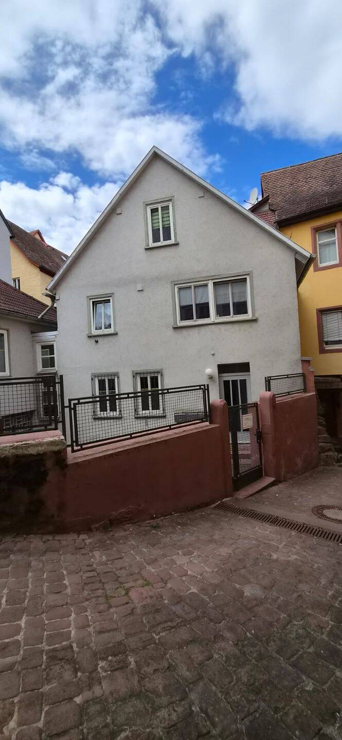 schöne 4 Zimmer Wohnung über 2 Etage in der Innenstadt Wertheim mit Balkon, 97877 Wertheim