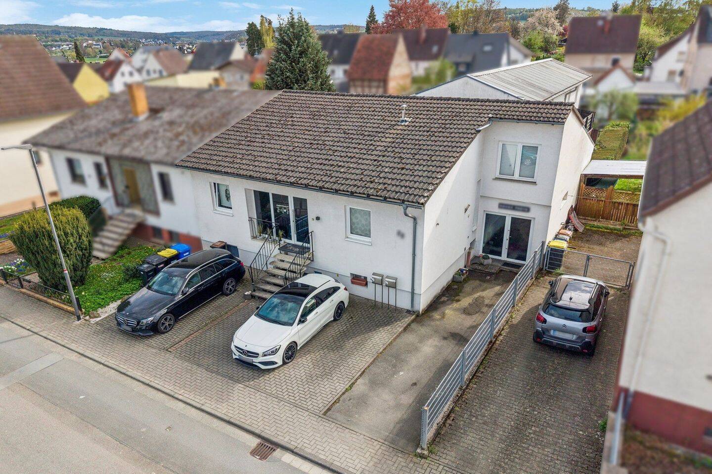Gesamtfläche ca. 258m² – Doppelhaushälfte mit weitläufigem Anbau, 35606 Solms