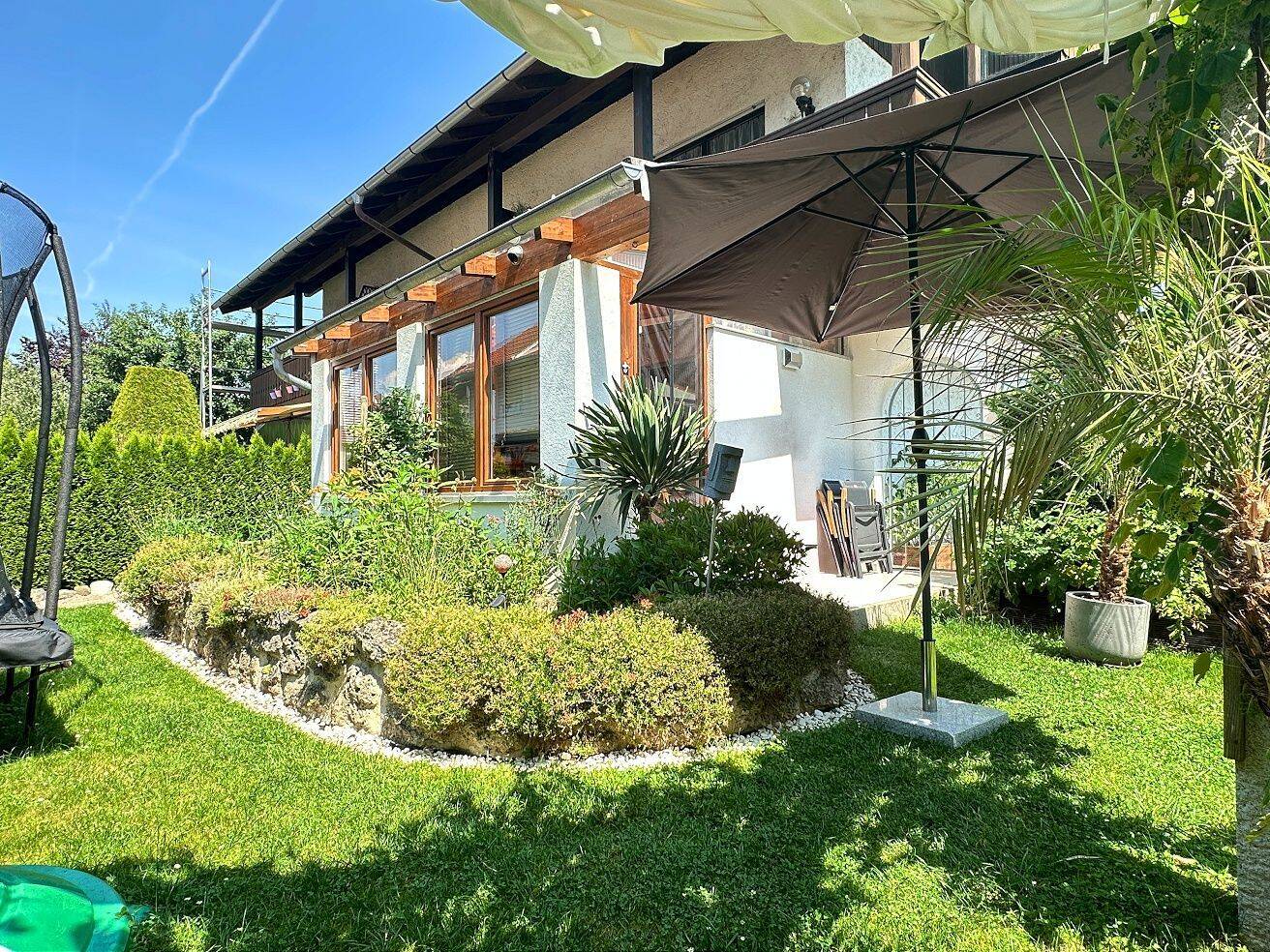 Wohnen mit Garten: 3-Zimmer-Wohnung mit Wintergarten und Garage, 83109 Großkarolinenfeld