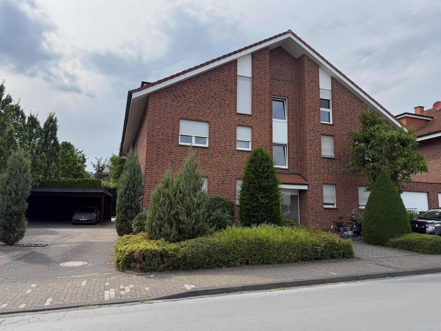 Über den Dächern von Oelde – gepflegte Dachgeschosswohnung mit Loggia, 59302 Oelde