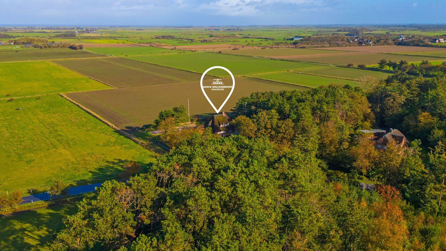 Wohnen in außergewöhnlicher Lage –  großzügiges Reetdachhaus mit Weitblick, 25938 Witsum