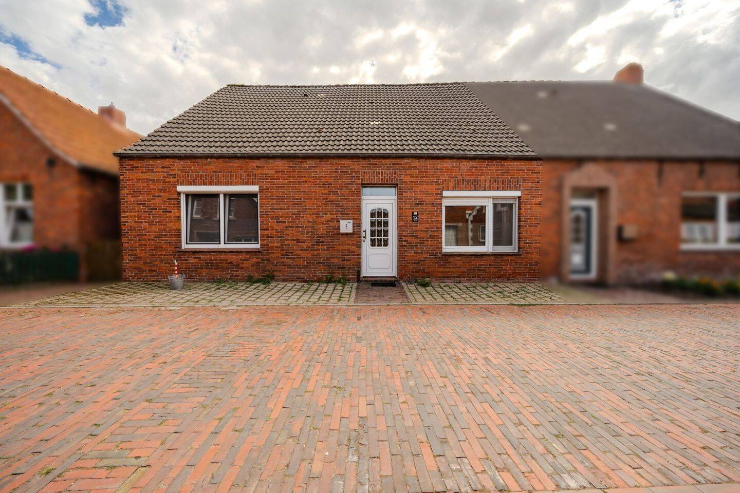Ein Zuhause zum Verwirklichen – Doppelhaushälfte mit Garten und freiem Blick ins Grüne, 26736 Krummhörn