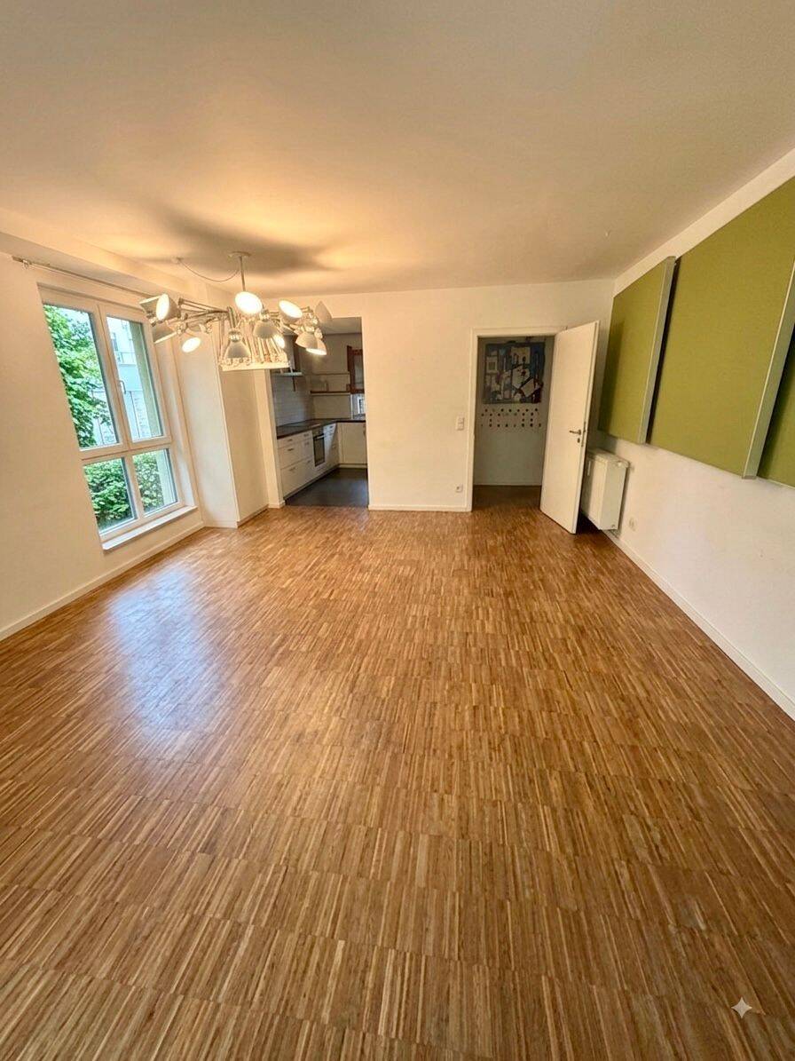 Helle und ruhige 4-Zimmer-Wohnung mit großem Balkon zum Innenhof in Obersendling, 81379 München (Sendling Sendling-Westpark Thalk. Obersendl.-Forsten-Fürstenr.-Solln)