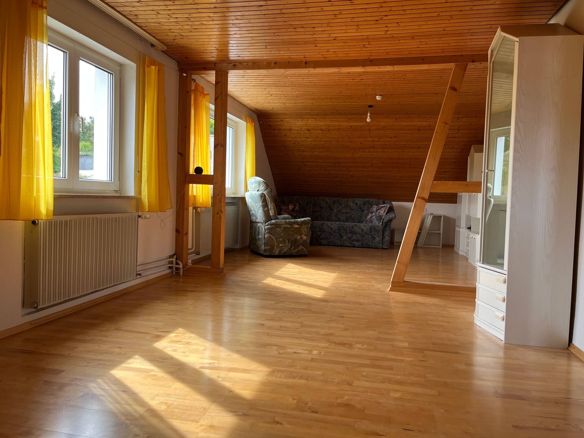 Helle 3 Zimmerwohnung DG in Oberderdingen, 75038 Oberderdingen