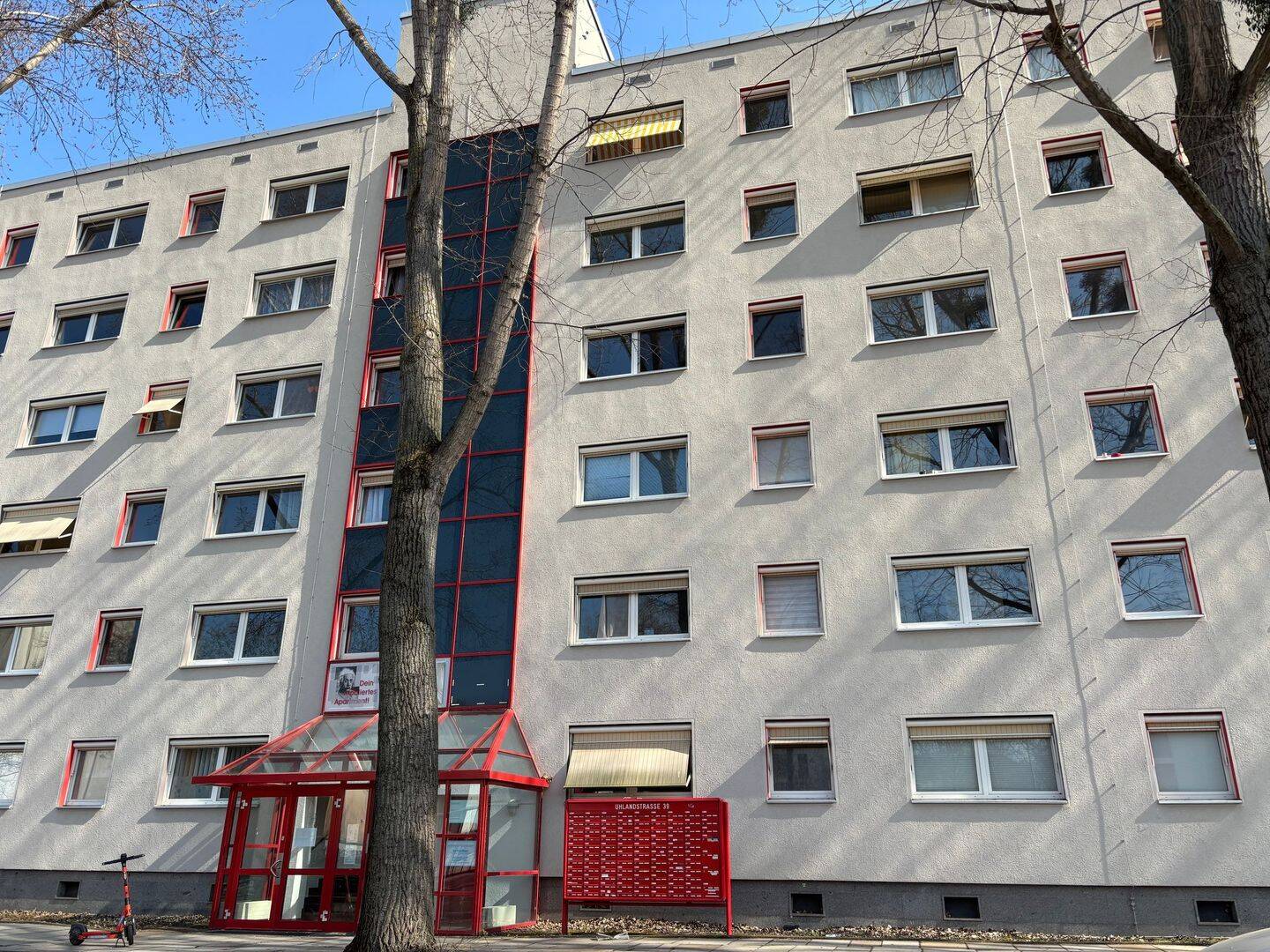 In Uninähe * Saniert & möbliert * 1-Zi.-Appartement * Ab September verfügbar !!! *, 1069 Dresden