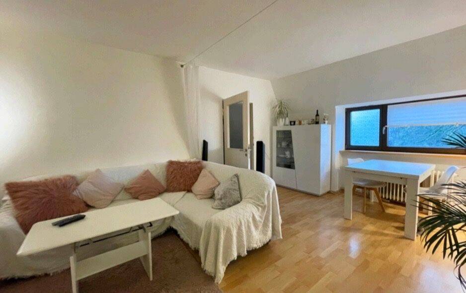 2 WG-Zimmerin Hamburg-Sasel zu vermieten, 22393 Hamburg (Wandsbek Bramfeld Poppenbüttel Sasel Wellingsbüttel)