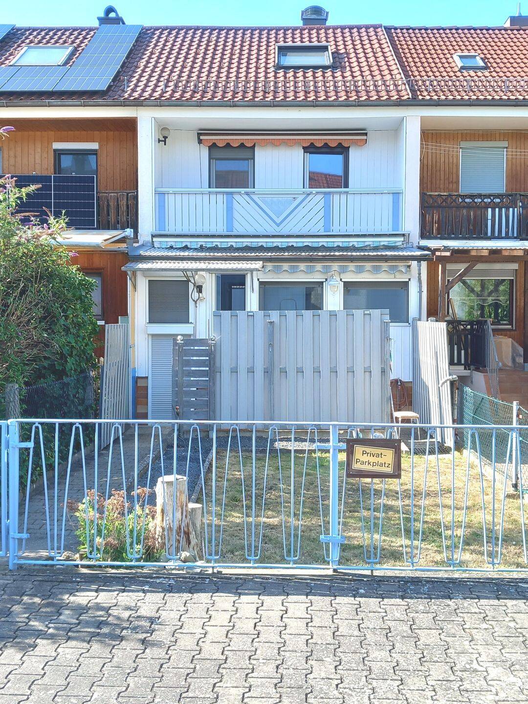 Reihenmittelhaus mit Garten, Wintergarten, Garage, Stellpatz und Nebengrundstück, 86720 Nördlingen