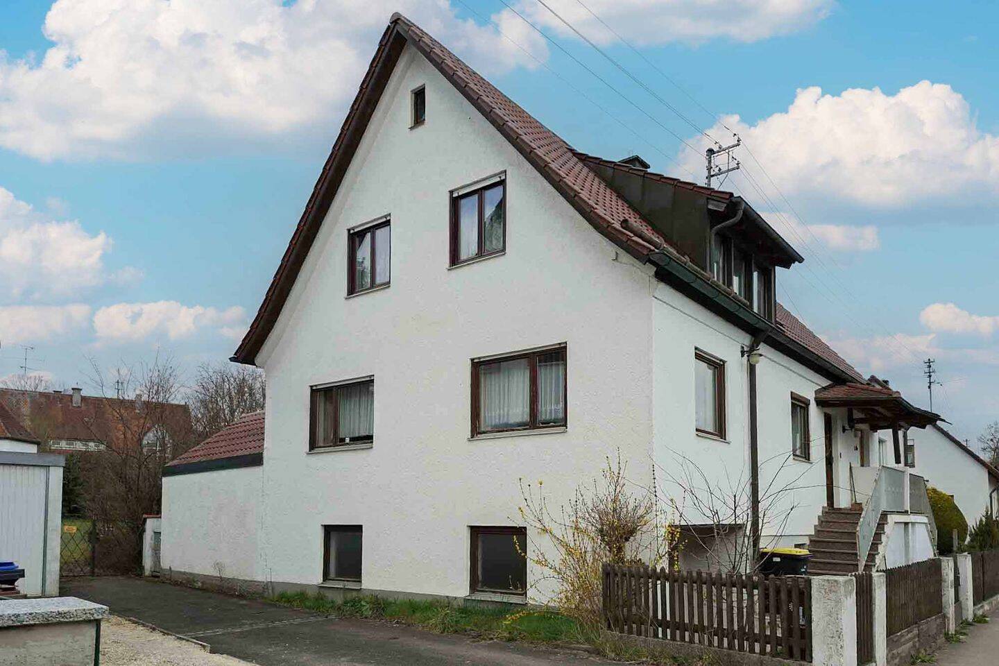 Doppelhaushälfte mit Potenzial in ruhiger Lage – vielseitig nutzbar & voll unterkellert in Neusäß, 86356 Neusäß