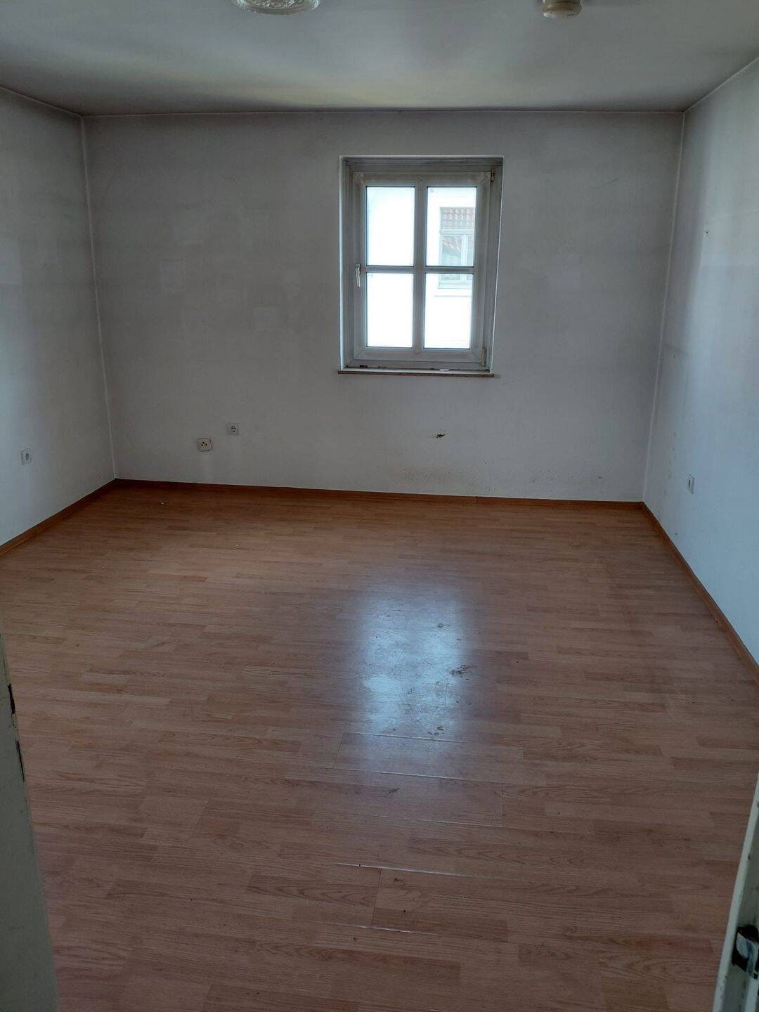 Helles 2-Zimmer-Apartment im 1. Stock mit Holzofen in Eschwege, 37269 Eschwege