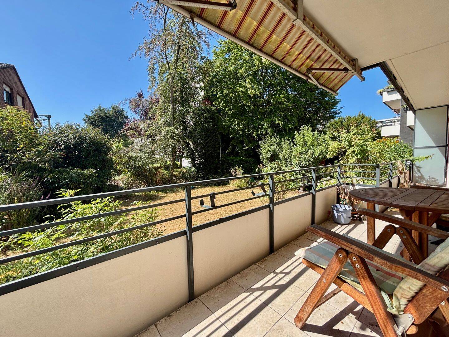 Kaarst-Nord: Großzügige 4-Zimmer-Wohnung mit Garten, Balkon und Tiefgaragenstellplatz, 41564 Kaarst