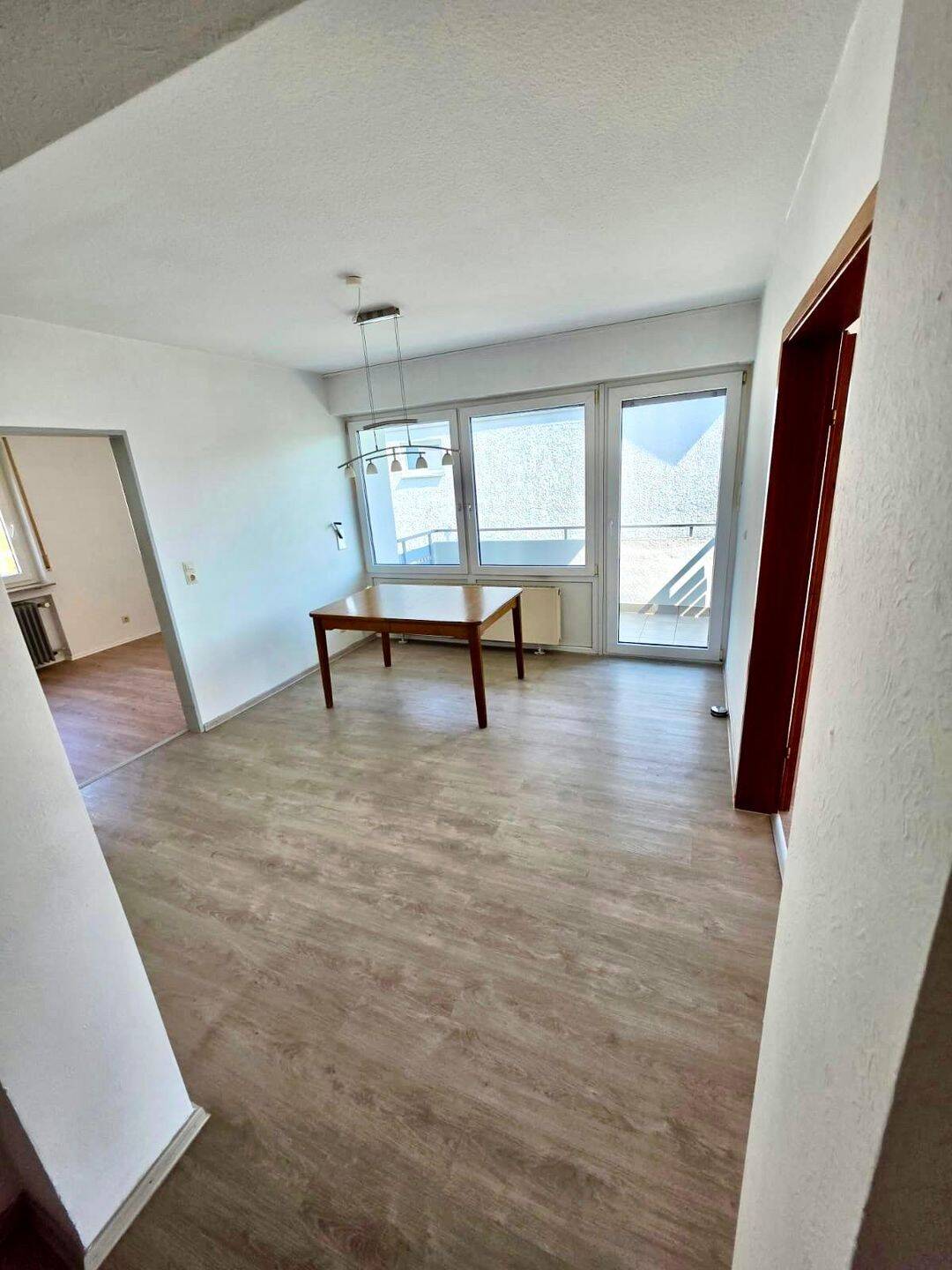 Helle 5-Zimmer-Wohnung (142 qm) frisch renoviert + EBK + 2 Balkone – zentrale Lage Nürtingen, 72622 Nürtingen