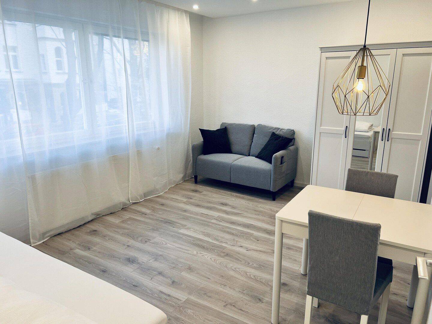 Moderne vollmöblierte 1-Zimmerwohnung mit Blick in die Stadt, 70182 Stuttgart (Mitte)