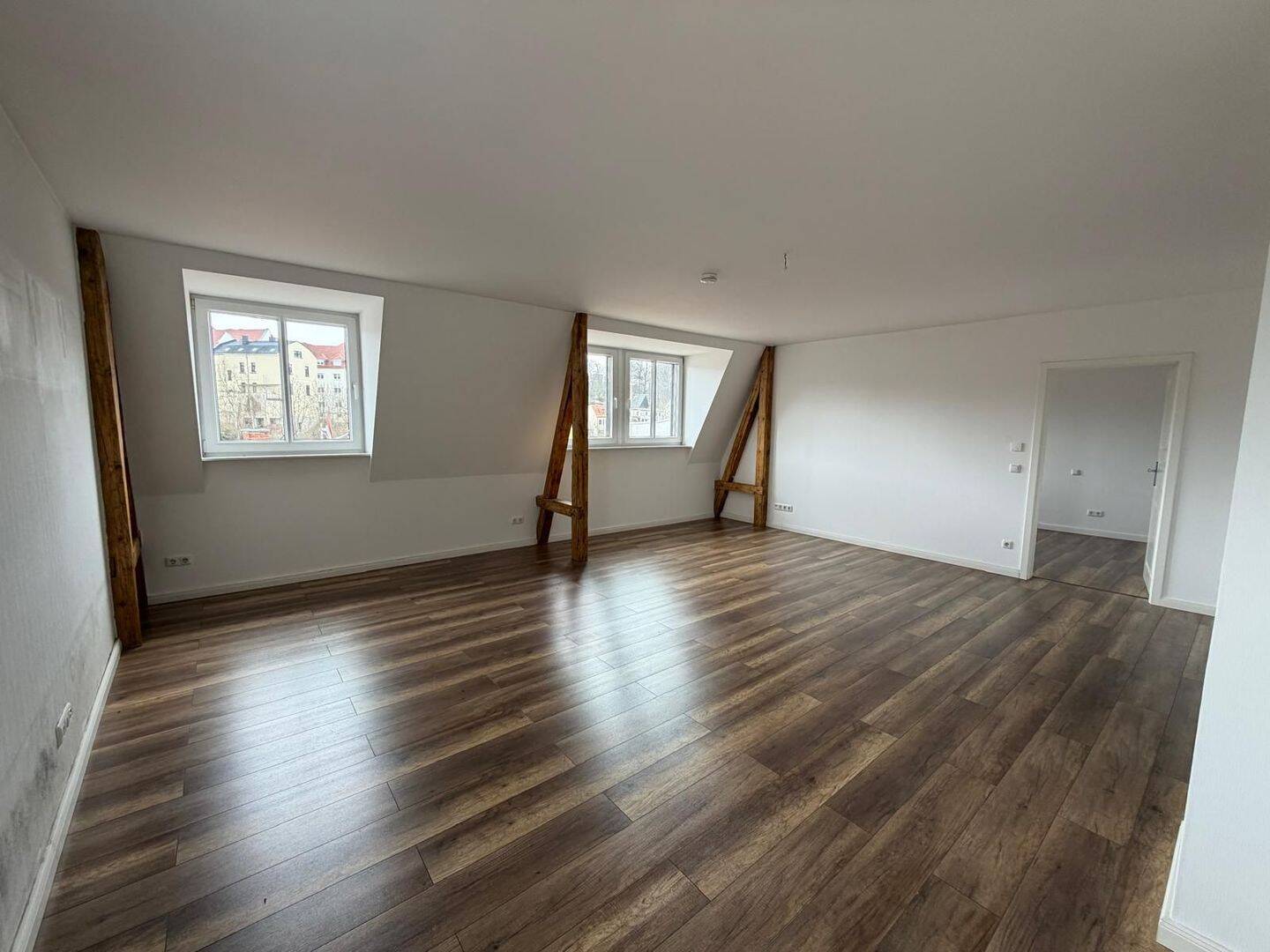 Hochwertige 2-Raumwohnung mit Fußbodenheizung und Balkon, 8393 Meerane