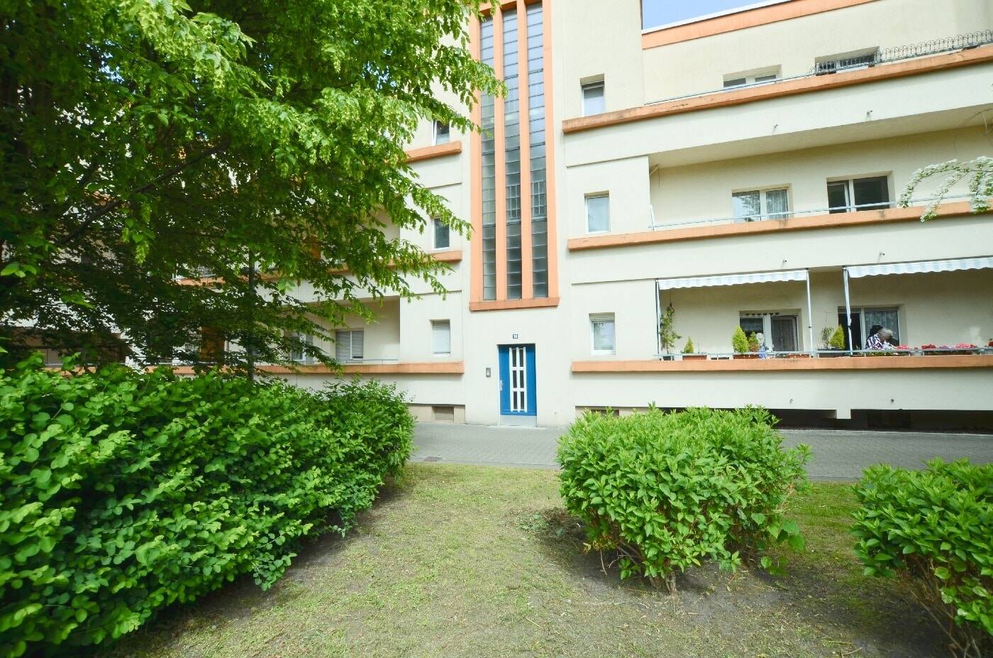 Singles und Paare aufgepaßt! Lichtgeflutete 2-Zimmer-Wohnung mit Balkon in Gelsenkirchen-Mitte, 45881 Gelsenkirchen (Schalke Schalke-Nord)