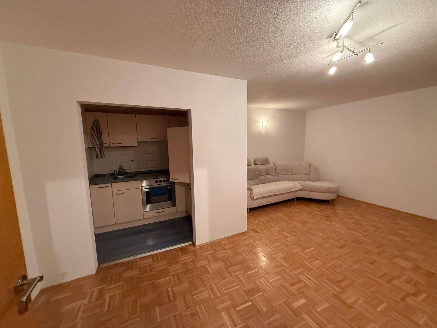 In Neutraubling, Suche zuverlässigen Nachmieter, 93073 Neutraubling