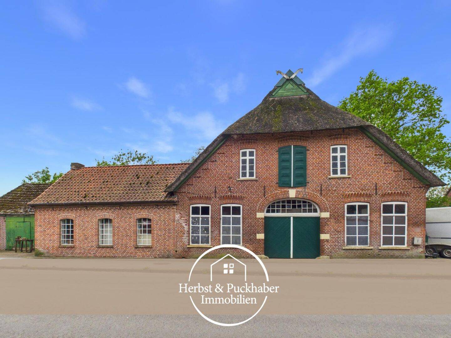 Vielseitiger Resthof mit Innenhof, Stallungen und Potential für Wohnen und Gewerbe, 27804 Berne