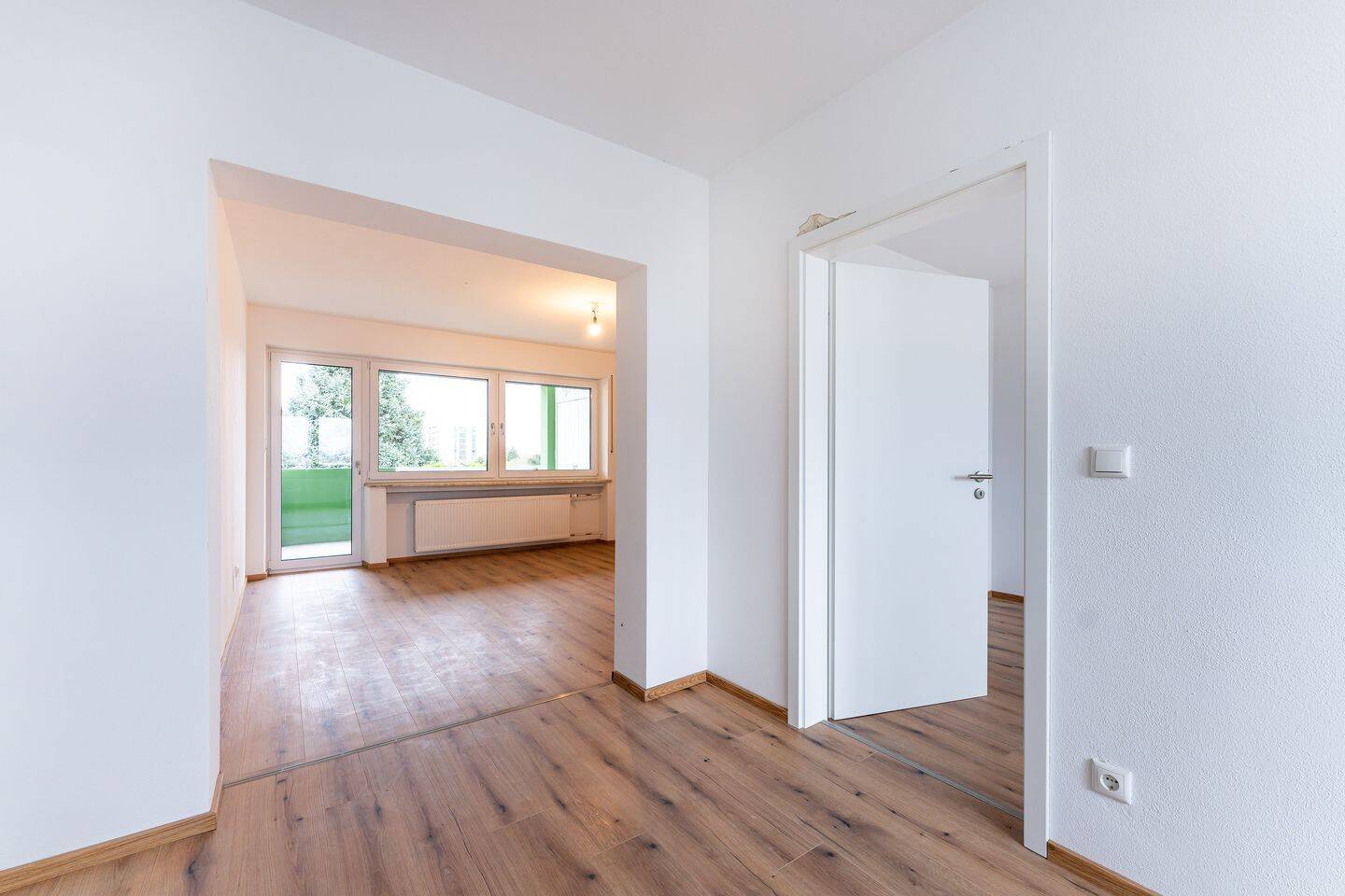 – Sanierte 3,5-Zimmer-Wohnung mit übergroßer Loggia in ruhiger Lage –, 94315 Straubing