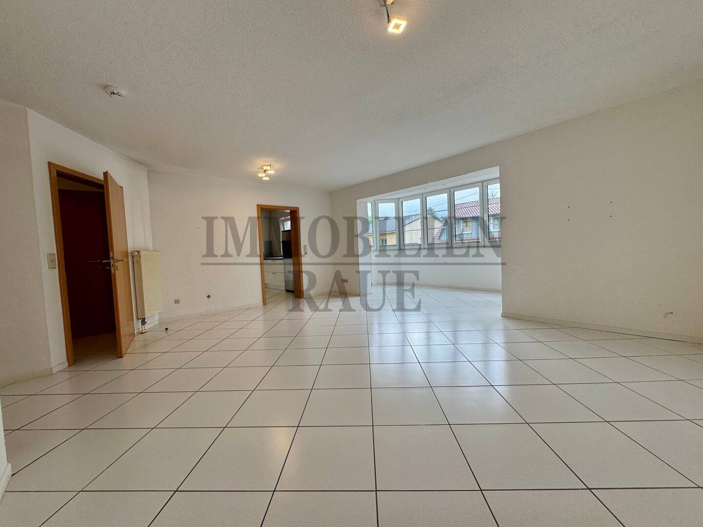SCHÖNE WOHNUNG MIT TERRASSE UND GARTEN SOWIE TG-STELLPLATZ – SOFORT FREI, 66125 Saarbrücken