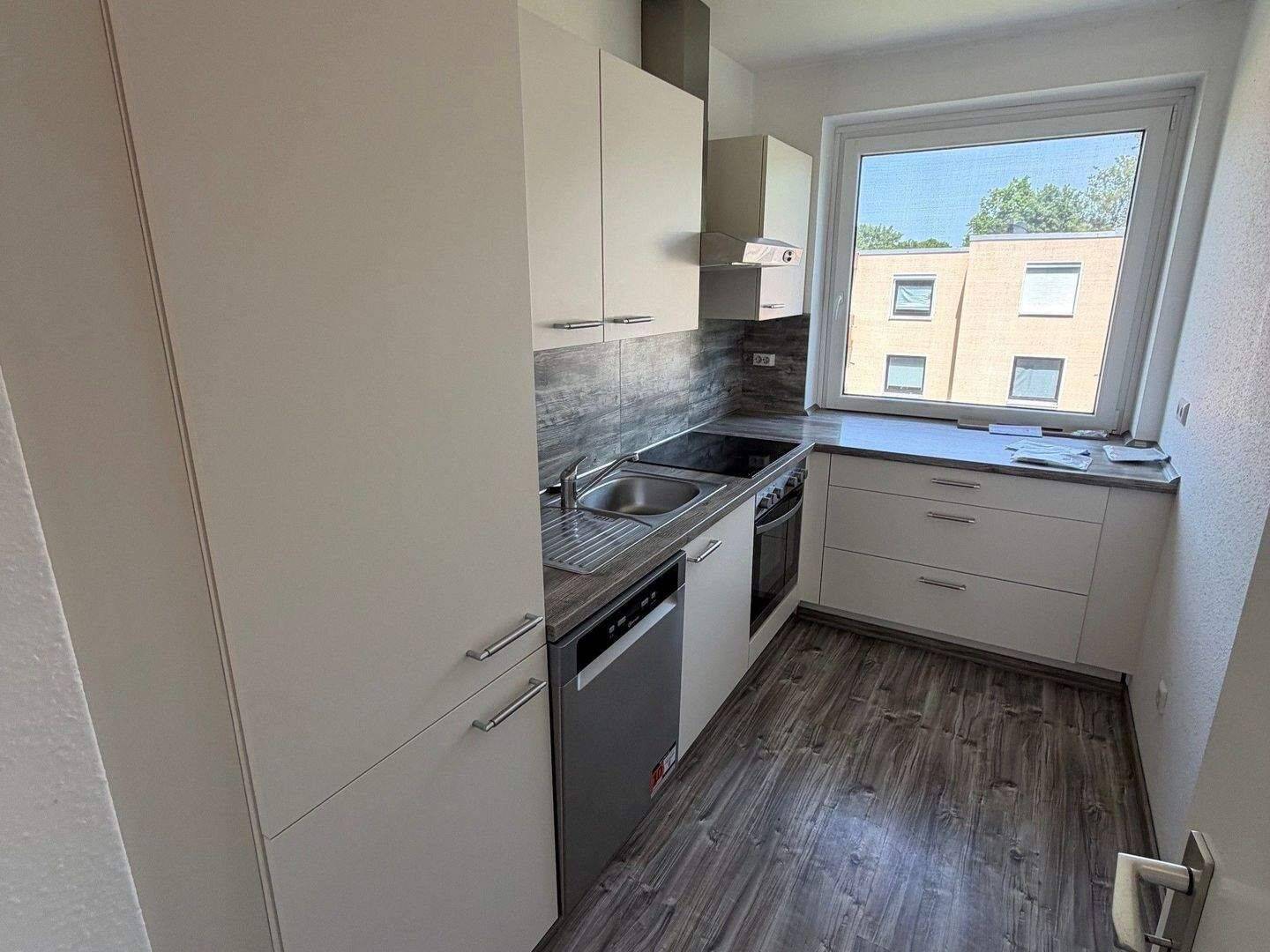 ! Gemütliche Wohnung im DACHGESCHOSS über zwei Ebenen mit Keller, Loggia, und Stellplatz- in zentraler Lage von ACHIM !, 28832 Achim