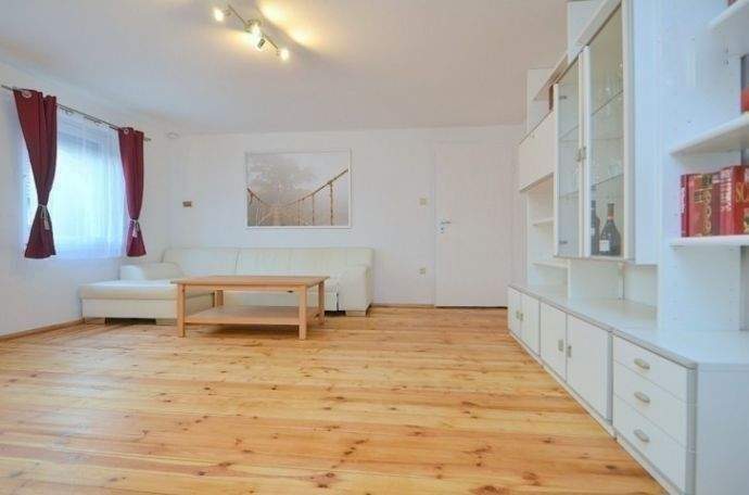 Provisionsfrei! Freiwerdende & freundliche 2-Zimmer-Wohnung im 1.Stock in charmantem Mehrfamilienhaus am Wöhrder See, 90489 Nürnberg (Gärten bei Wöhrd Rennweg Veilhof Wöhrd)