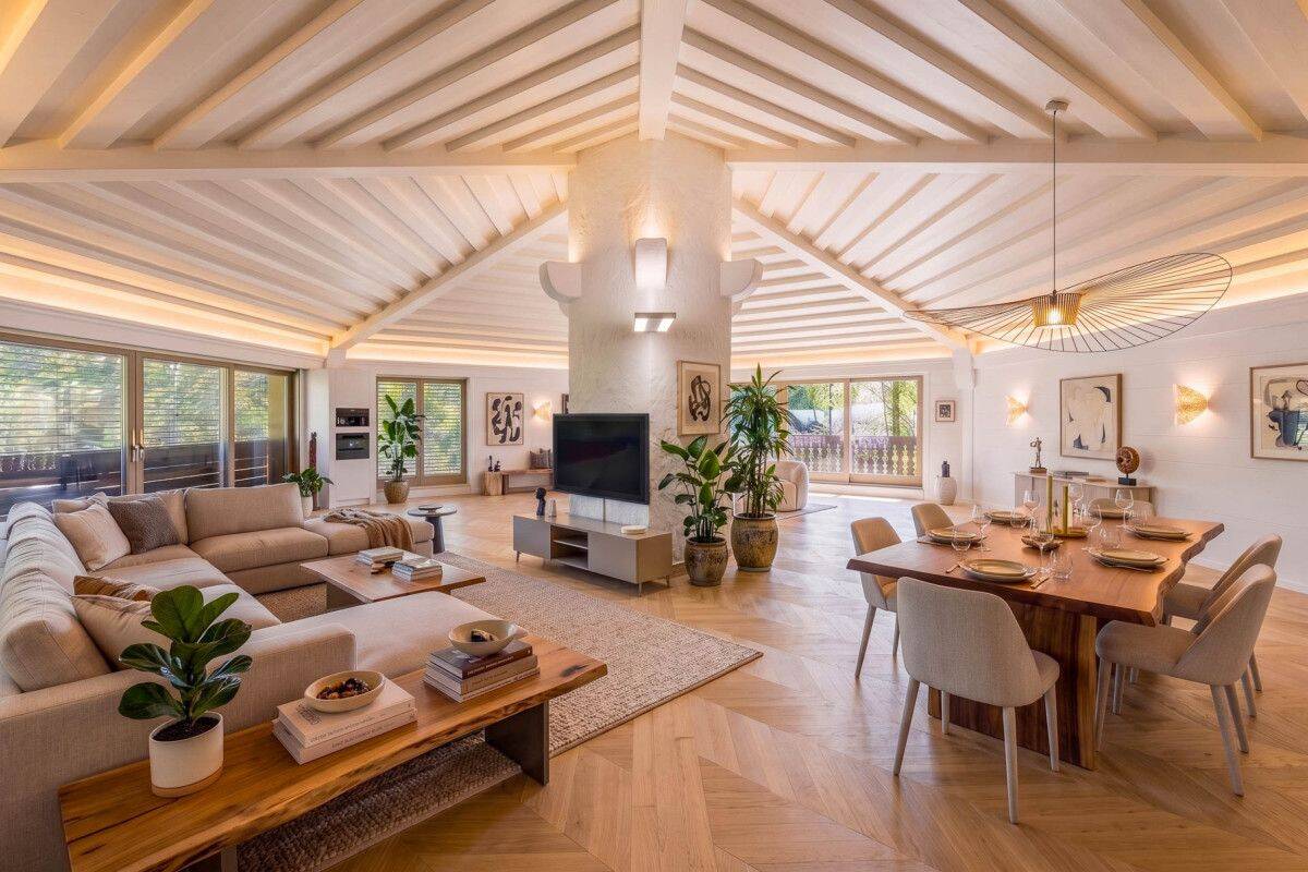 Unternehmervilla in Althütte: Großzügiges 1-2 Fam-Haus mit Schwimmbad, Sauna und großem Garten, 71566 Althütte