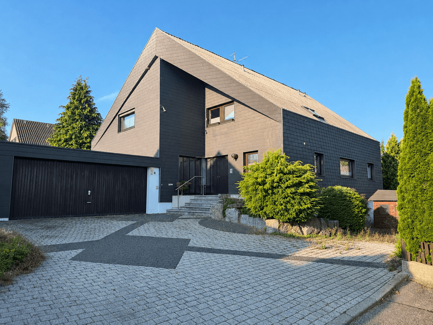Villenflair und Ruhe pur – Einfamilienhaus mit Traumgarten in guter Lage von Engelsbrand-Salmbach, 75331 Engelsbrand