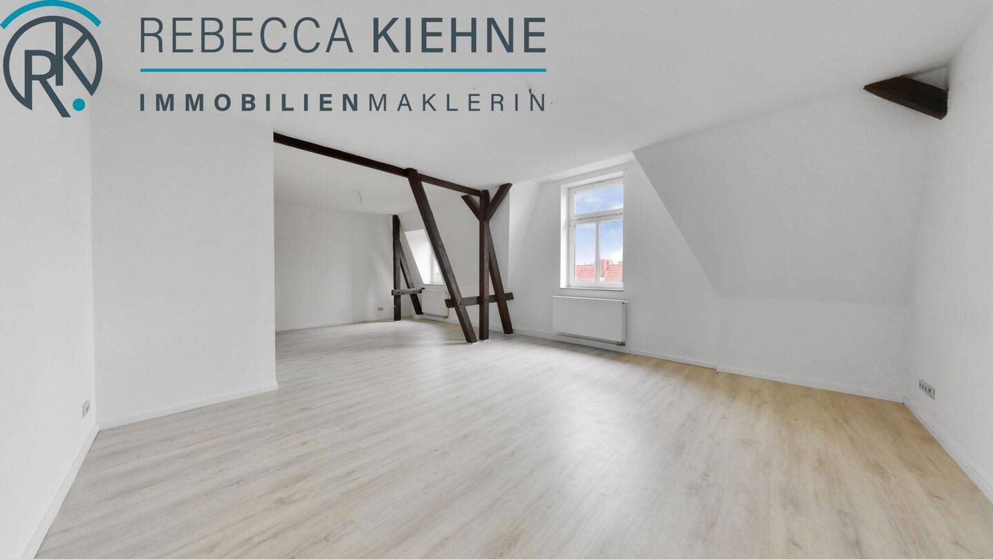 Wohnen über den Dächern von Halle – Helle Dachgeschosswohnung mit Charme, 6110 Halle (Saale) (Damaschkestraße Gesundbrunnen Innenstadt Lutherplatz Saaleaue)