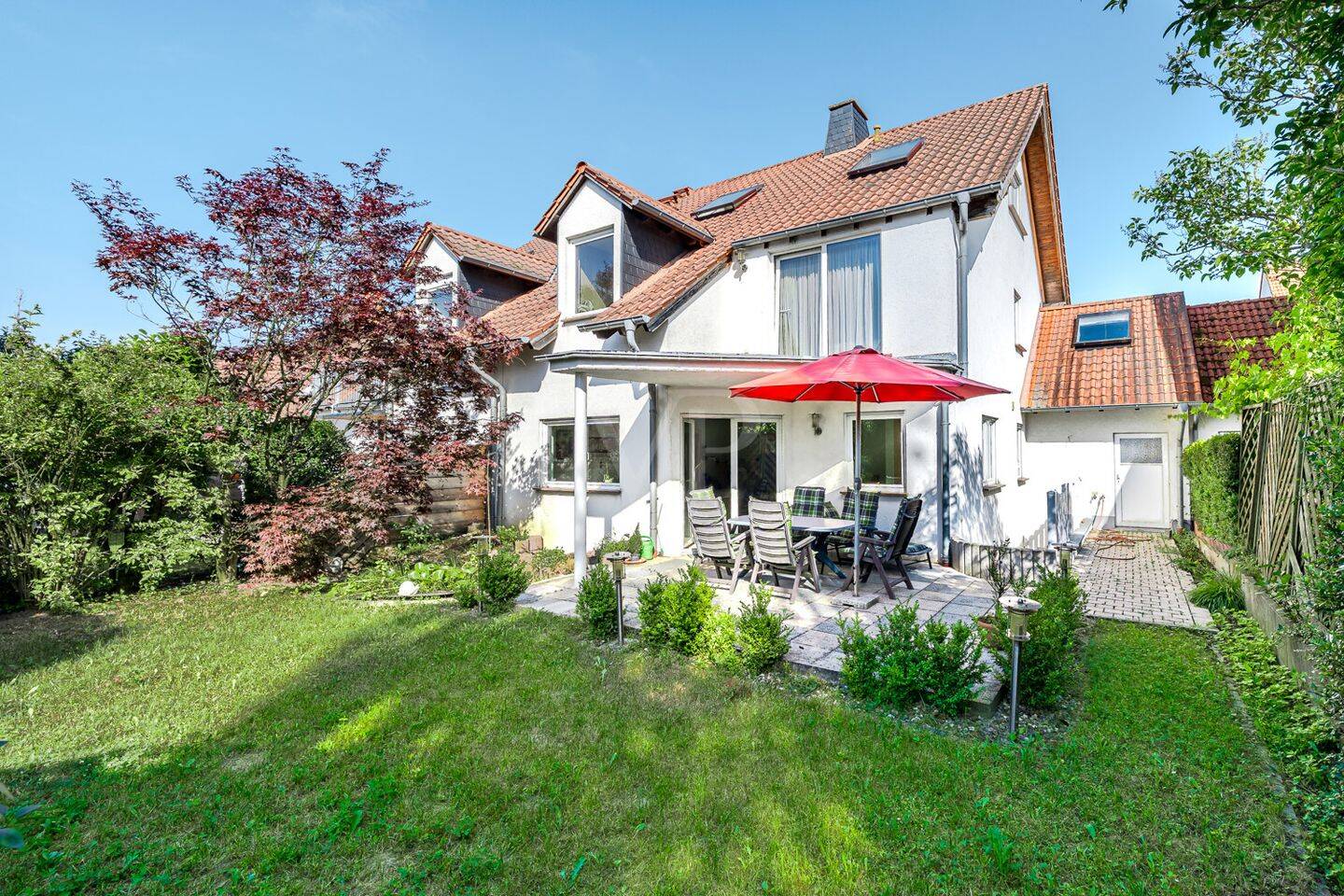 Top-Lage im Wehrheimer Zentrum: Familienfreundliche Doppelhaushälfte mit Garage & schönem Garten, 61273 Wehrheim