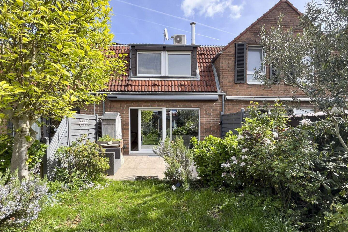 Top modernisiertes und direkt bezugsfertiges Reihenhaus in ruhiger Lage von Widdersdorf, 50859 Köln (Lindenthal Lövenich Weiden Widdersdorf)