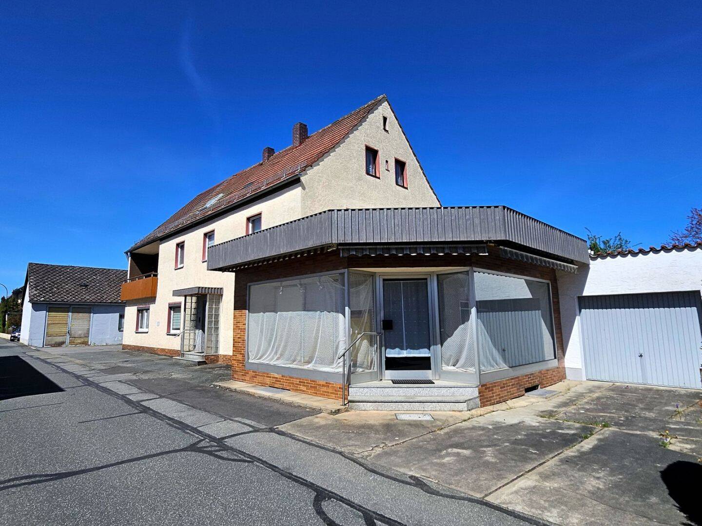 Einfamilienhaus mit Fertigungshalle und vielseitigen Nutzungsmöglichkeiten in Weiherhammer, 92729 Weiherhammer