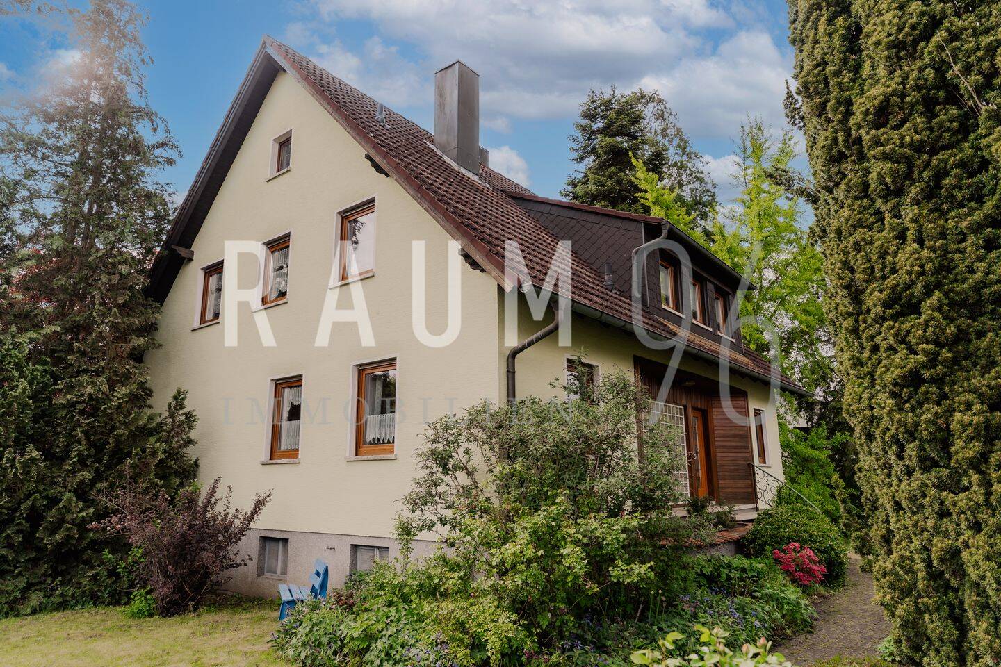Großzügiges Einfamilienhaus mit Terrasse und Gartenparadies in Unterzettlitz, 96231 Bad Staffelstein