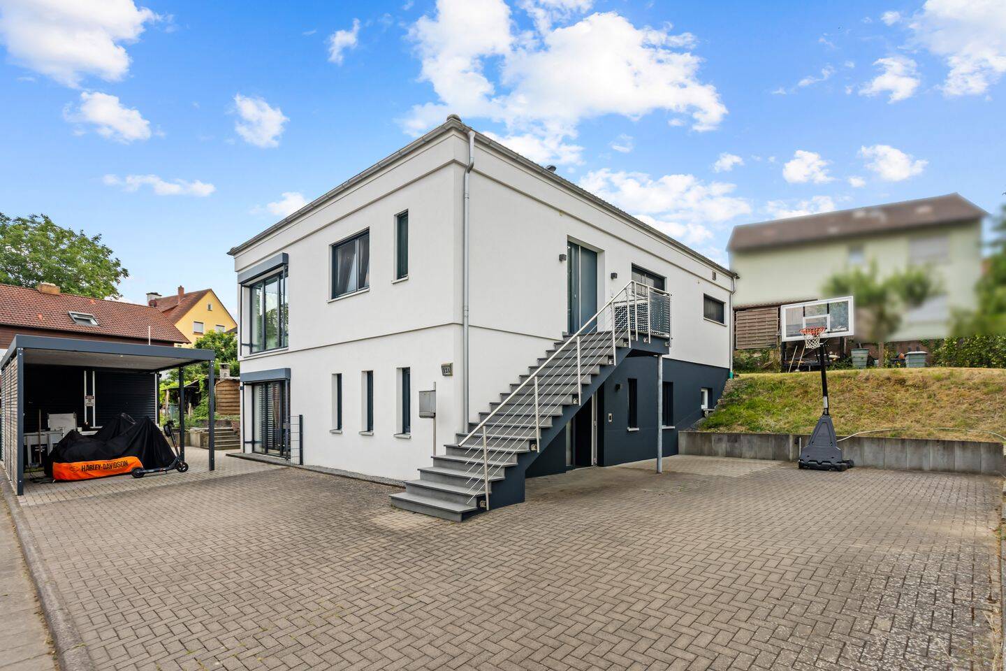 **Neuwertiges Einfamilienwohnhaus mit Einliegerwohnung in ruhiger Anliegerstraße**, 63589 Linsengericht