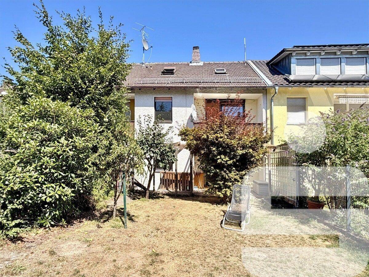 Familienfreundliches Reihenmittelhaus mit 6 Zimmern, Garten und Garage in Schwabach, 91126 Schwabach