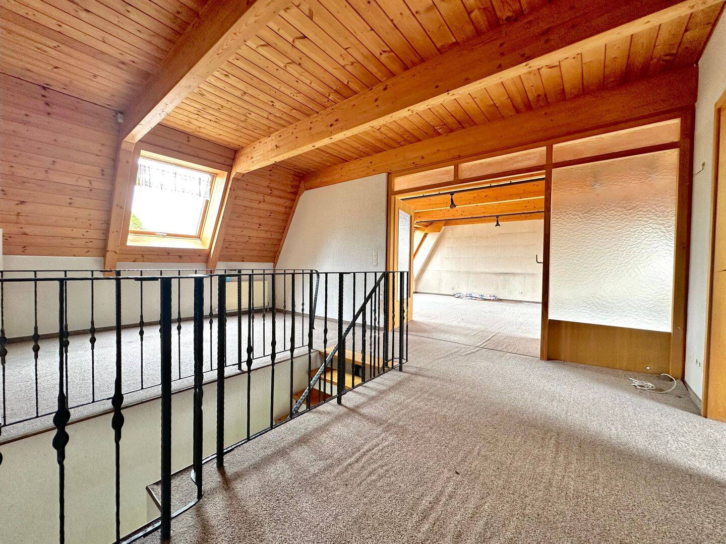 Großzügige 4,5-Zimmer-Maisonettewohnung mit viel Potenzial, großem Studio & 2 Garagen, 72461 Albstadt