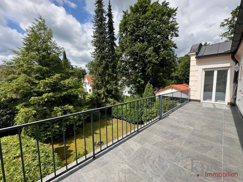 Grünwald – Frisch renovierte 5-Zimmer Wohnung mit Südwest-Terrasse in bester Lage., 82031 Grünwald