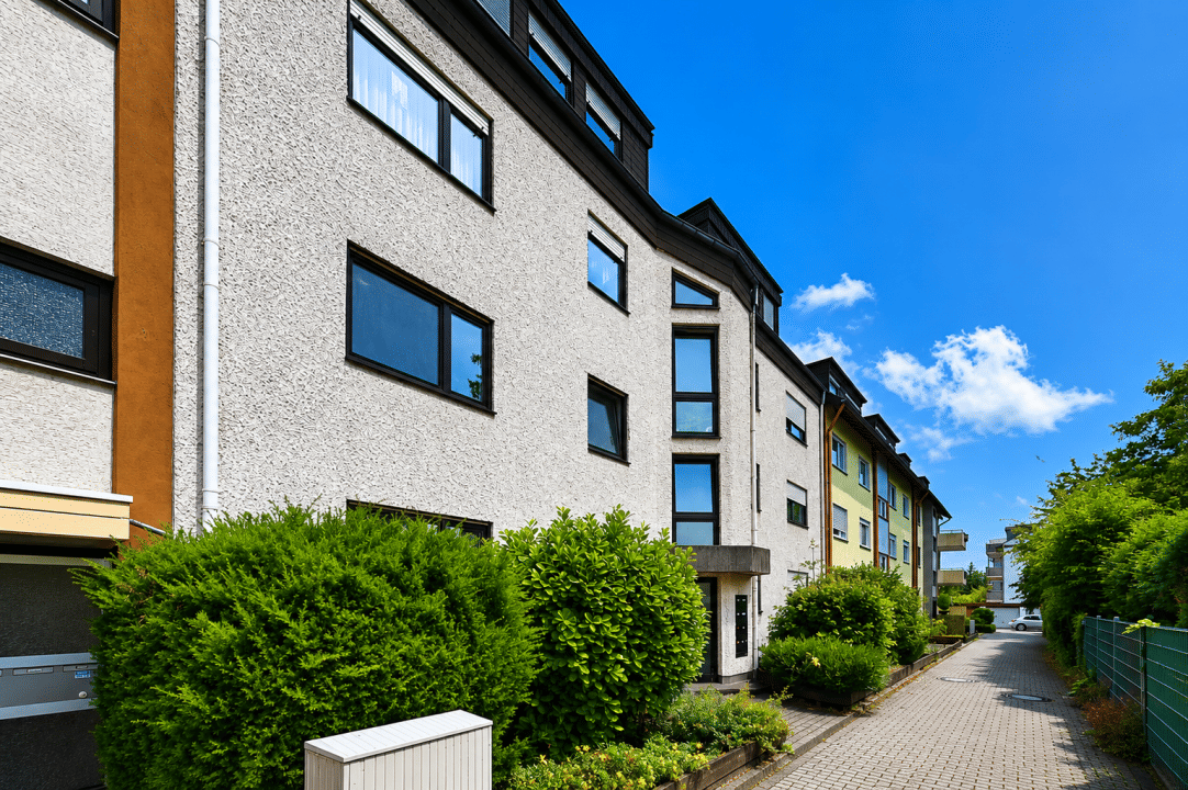 Einziehen und Wohlfühlen: Helle 3-Zimmer-Wohnung mit Balkon und Garage, 56070 Koblenz