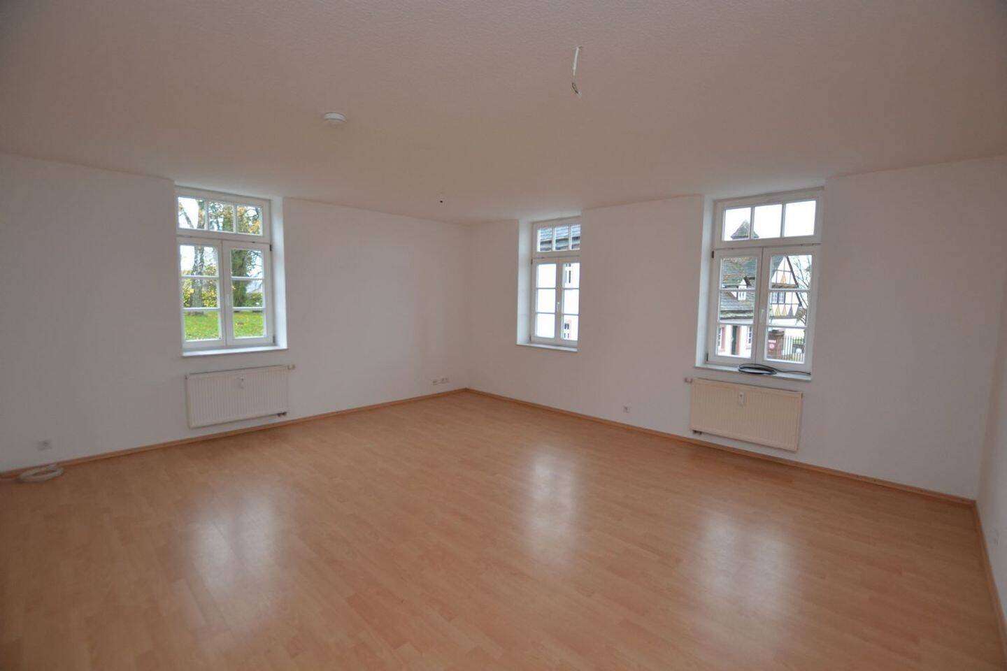renovierte 3-Zimmer-Erdgeschosswohnung mit Terrasse in 37699 Fürstenberg, 37699 Fürstenberg