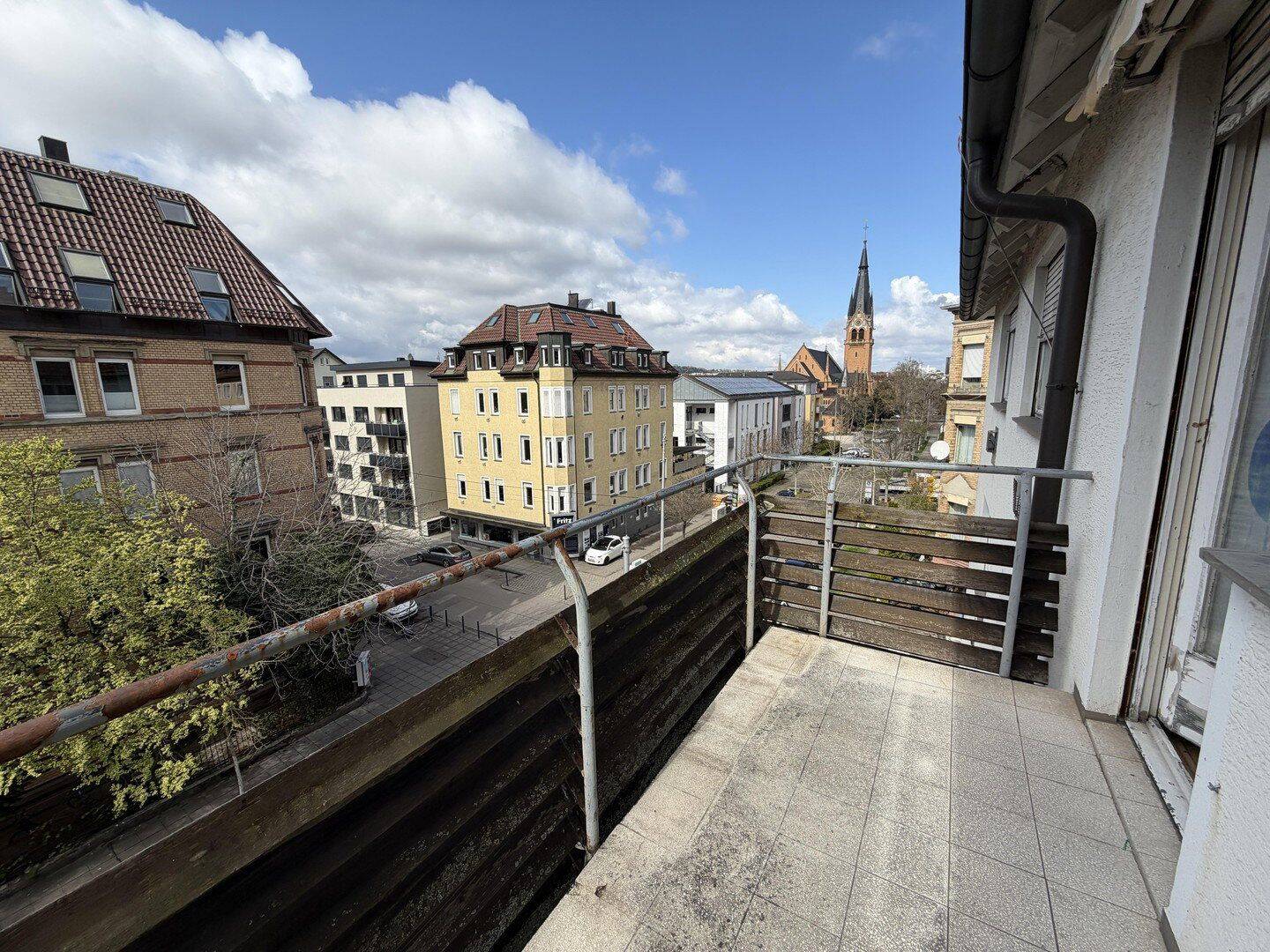 Frisch komplettsanierte 4-Zimmer-Wohnung mit Einbauküche & Balkon in Stuttgart-Bad Cannstatt, 70372 Stuttgart (Bad Cannstatt)