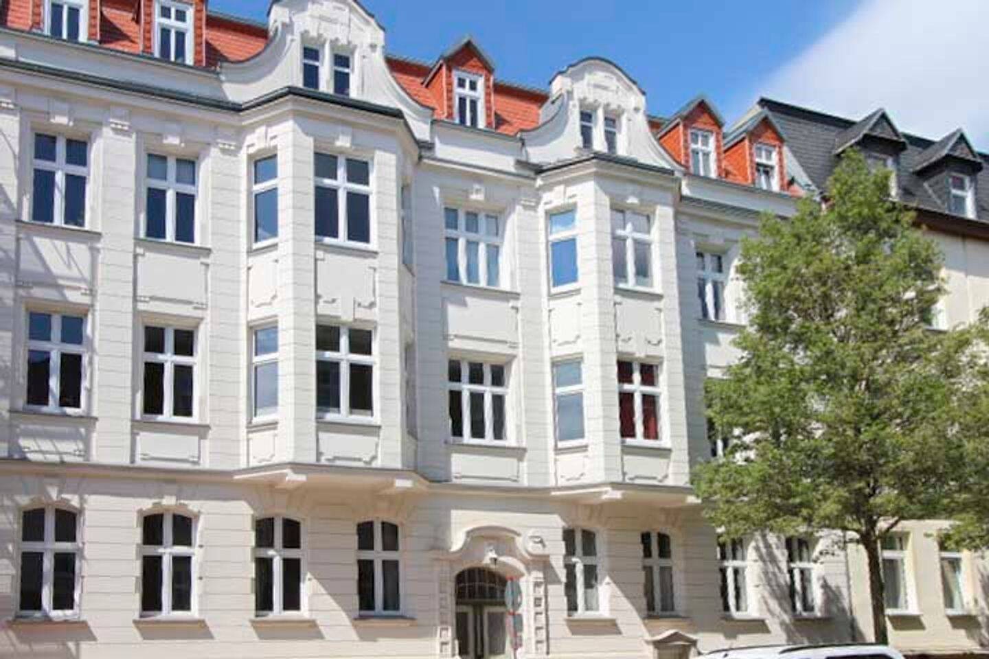 Wohnen mit Altbaucharme: 4-Zimmer-Wohnung im 1. OG mit Balkon und Gartennutzung, 17489 Greifswald