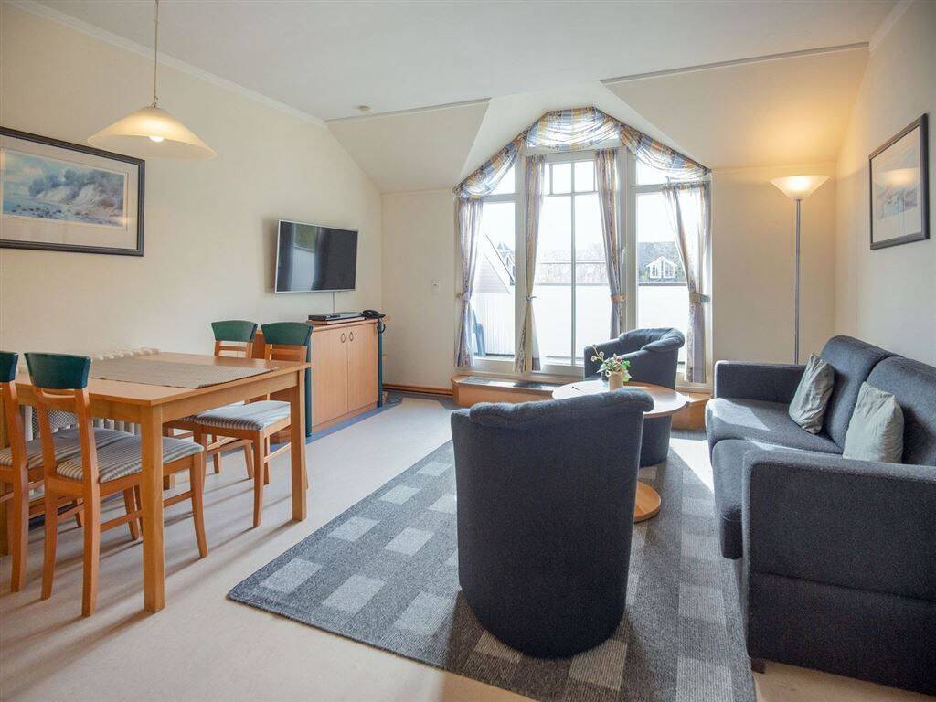sehr gut geschnittenes Komfort Appartement mit Süd-West Balkon in Top Lage zum Strand, 18609 Binz