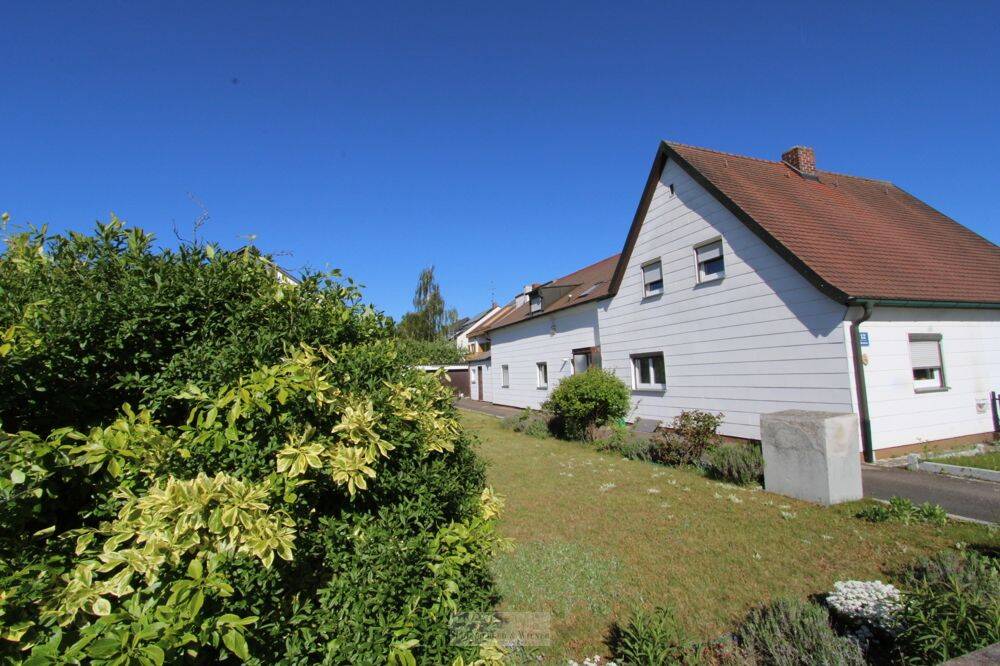 Großzügiges Grundstück mit Altbestand in idyllischer, historischer Siedlung, 93049 Regensburg (Großprüfening-Dechbetten-Königswiesen Innenstadt Westenviertel)
