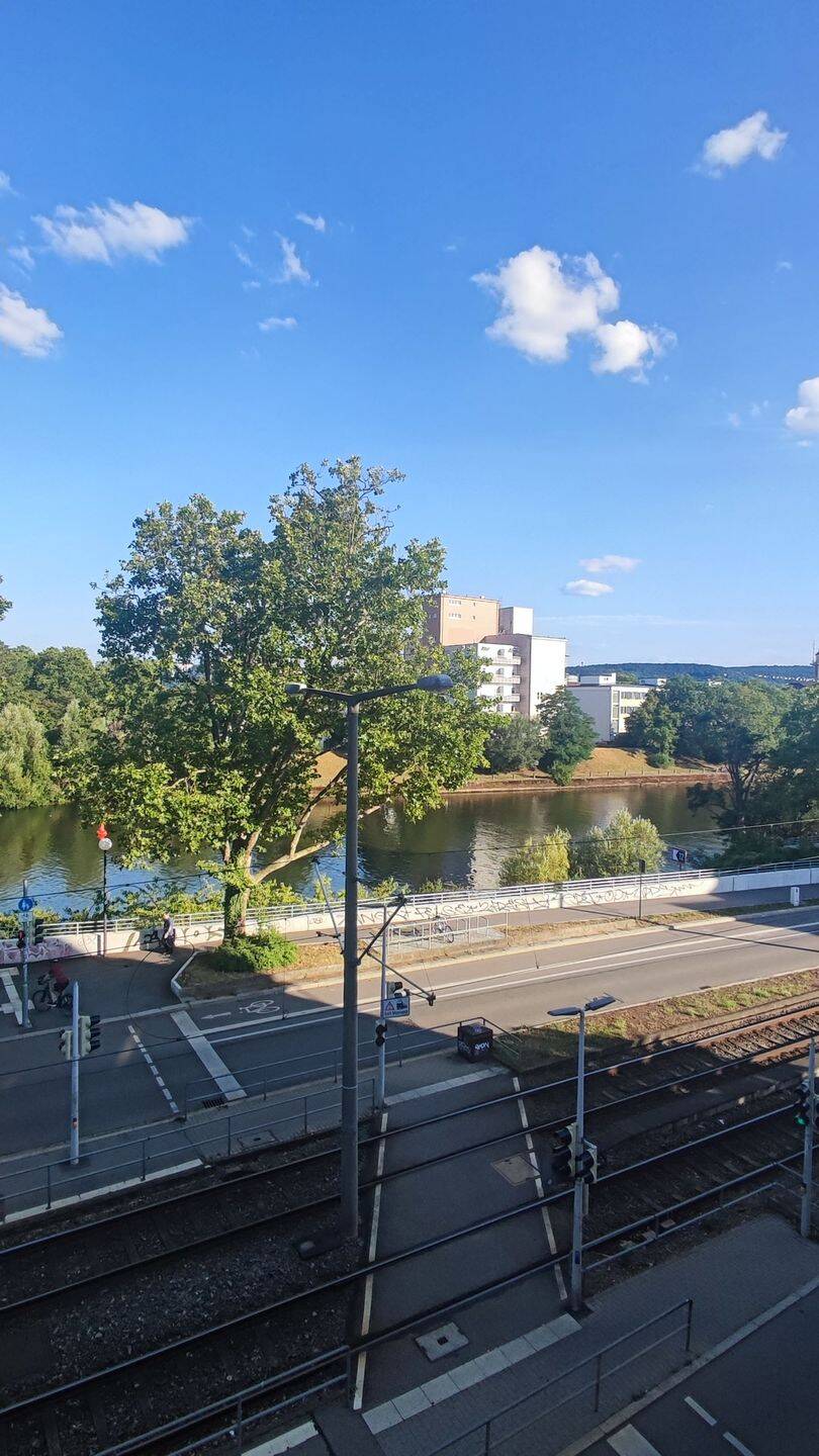 3-Zimmer-Wohnung mit Neckarblick & Loggia – U-Bahn direkt vor der Haustür, 70376 Stuttgart (Bad Cannstatt Burgholzhof Münster Zuffenhausen)