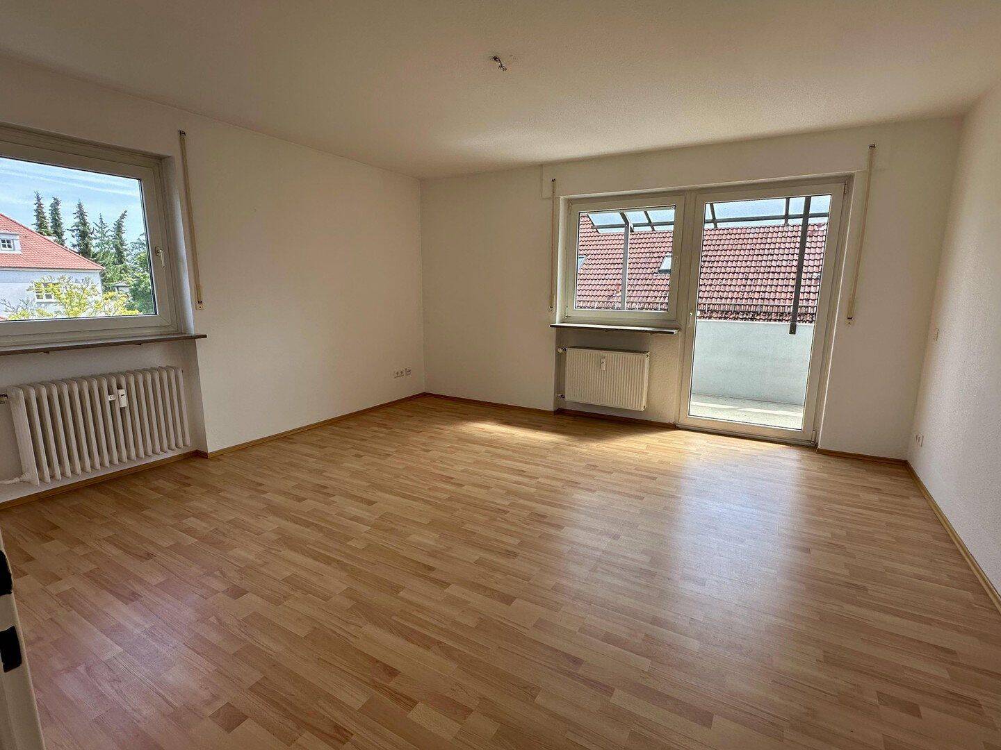 Frisch renovierte 2,5-Zimmer-Wohnung mit Blick ins Grüne in Erlenstegen, 90491 Nürnberg